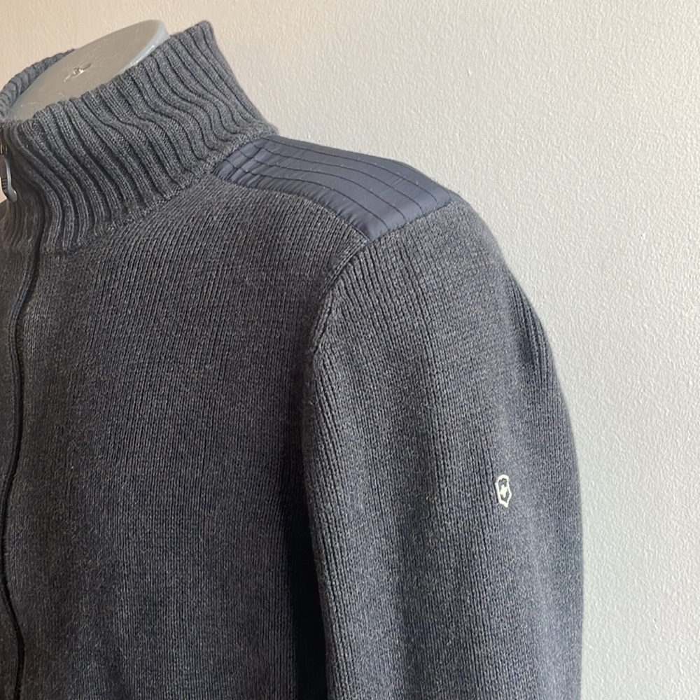 Grey Knit Sweater Large Victorinox